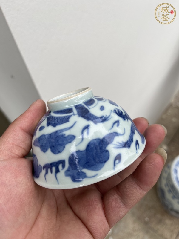古玩陶瓷青花趕珠龍紋茶碗真品鑒賞圖
