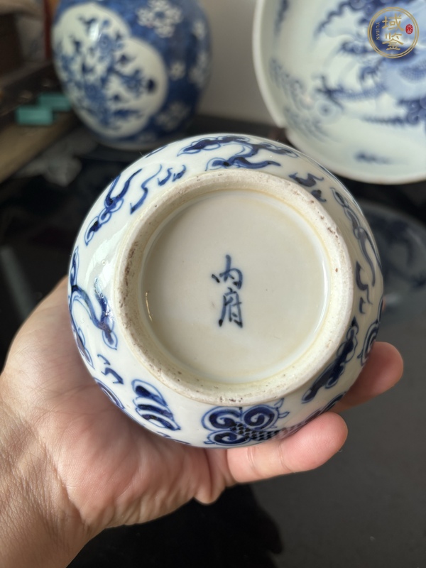 古玩陶瓷晚清青花云龍紋長頸瓶真品鑒賞圖