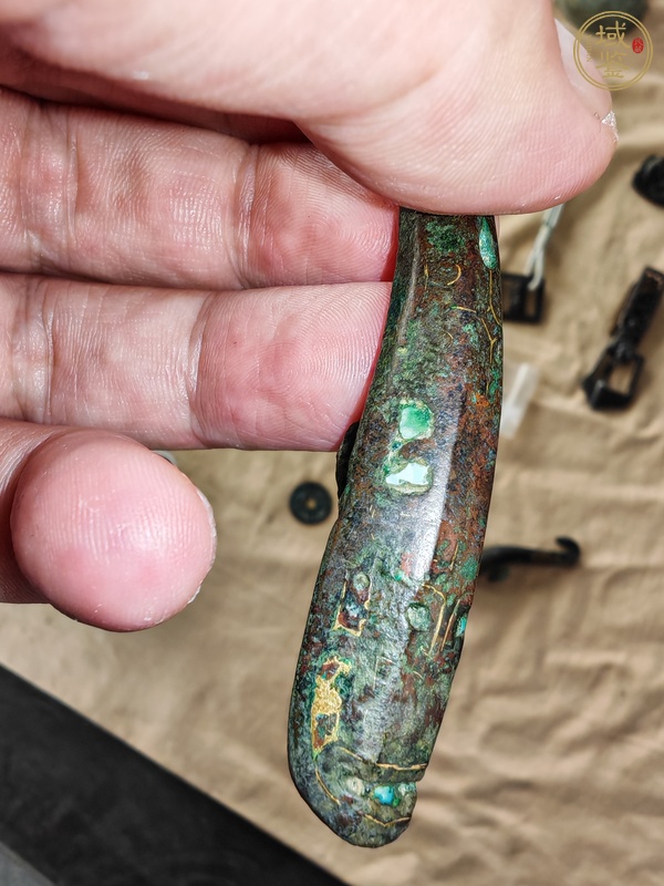 古玩銅器戰(zhàn)國(guó)錯(cuò)金帶鉤真品鑒賞圖
