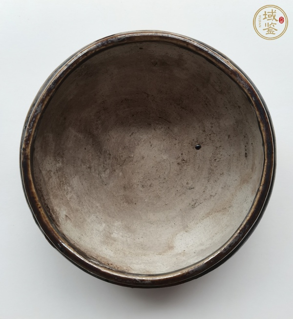古玩陶瓷醬釉斂口三足爐真品鑒賞圖