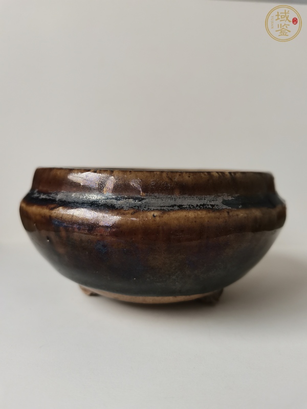 古玩陶瓷醬釉斂口三足爐真品鑒賞圖