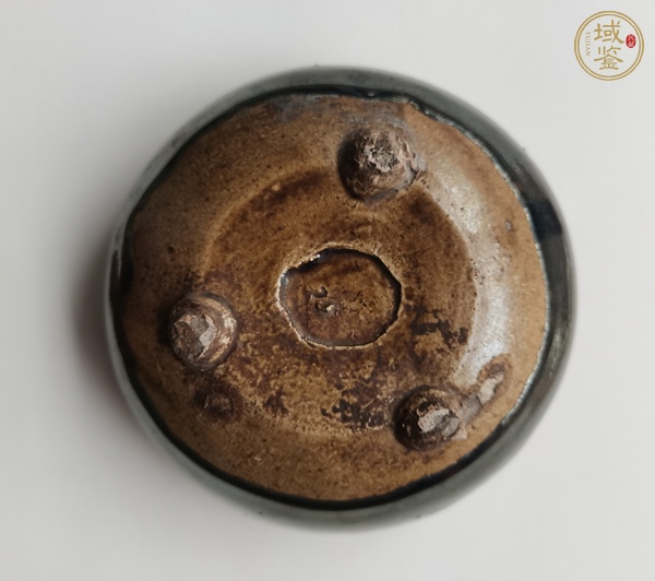 古玩陶瓷醬釉斂口三足爐真品鑒賞圖