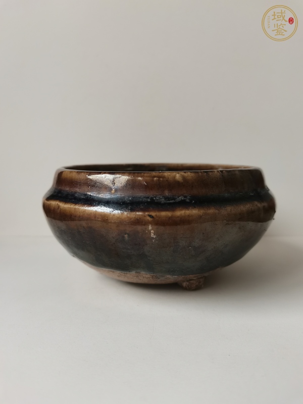 古玩陶瓷醬釉斂口三足爐真品鑒賞圖