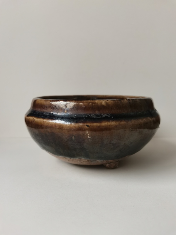 古玩陶瓷醬釉斂口三足爐拍賣，當(dāng)前價(jià)格0元