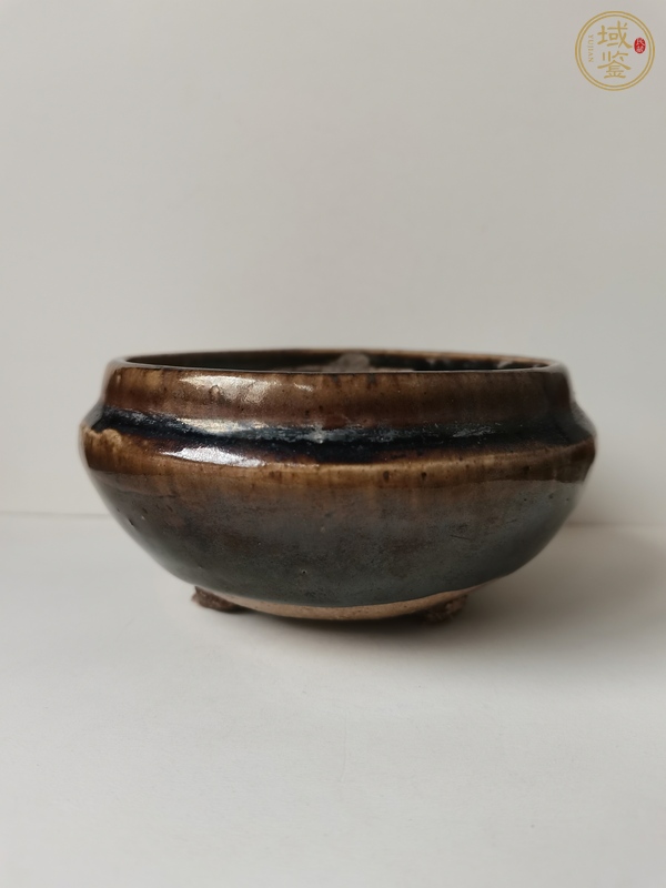 古玩陶瓷醬釉斂口三足爐真品鑒賞圖