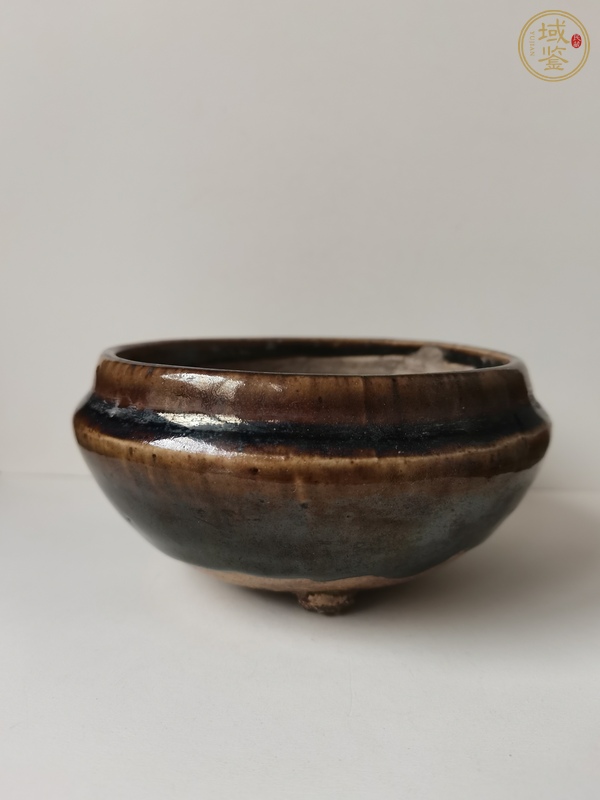 古玩陶瓷醬釉斂口三足爐真品鑒賞圖