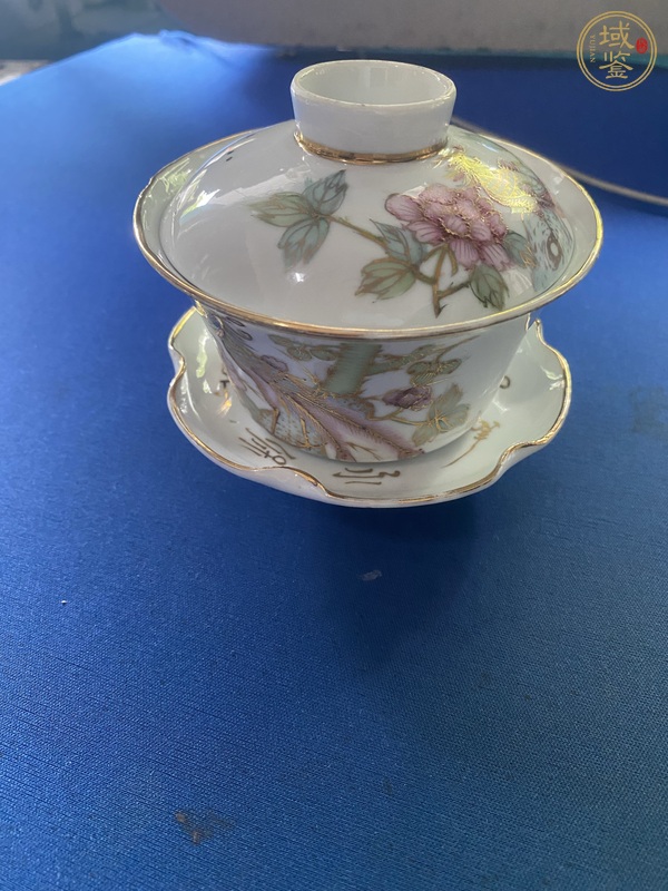 古玩陶瓷粉彩鳳穿牡丹圖蓋碗真品鑒賞圖