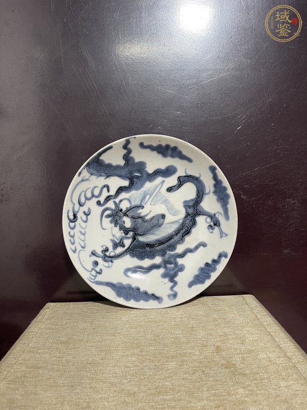 古玩陶瓷青花過(guò)墻龍紋盤(pán)真品鑒賞圖