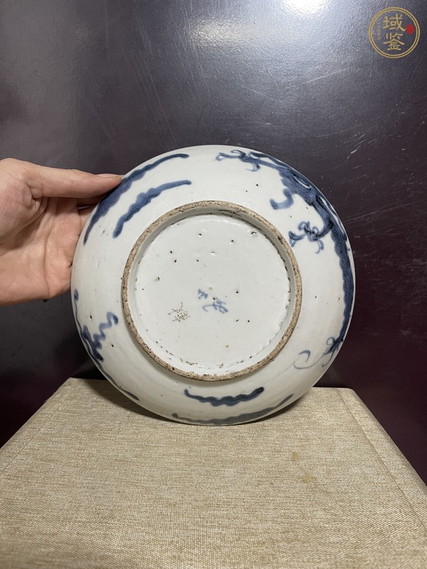 古玩陶瓷青花過(guò)墻龍紋盤(pán)真品鑒賞圖
