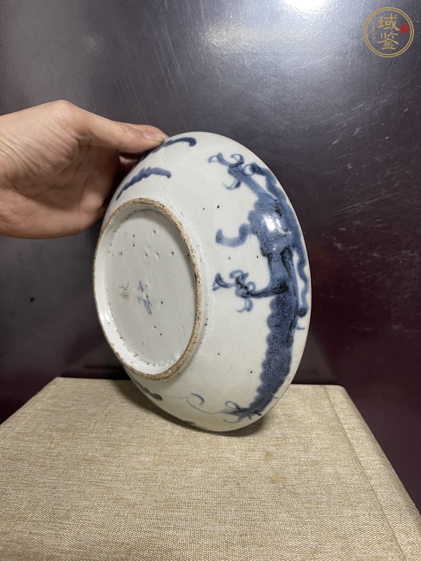 古玩陶瓷青花過(guò)墻龍紋盤(pán)真品鑒賞圖