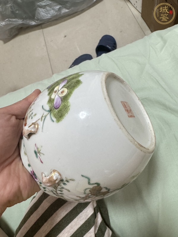 古玩陶瓷花蝶紋粉彩四系粥罐真品鑒賞圖