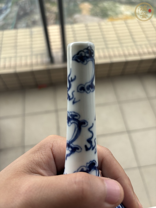 古玩陶瓷晚清青花云龍紋長頸瓶真品鑒賞圖