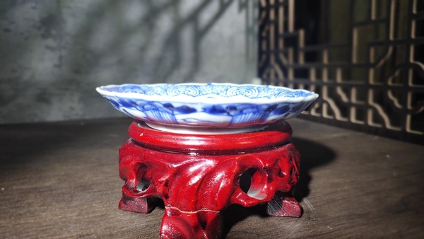 古玩陶瓷清康熙·青花三國二喬人物紋花口盤拍賣，當(dāng)前價格1200元