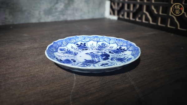 古玩陶瓷清康熙·青花三國二喬人物紋花口盤真品鑒賞圖