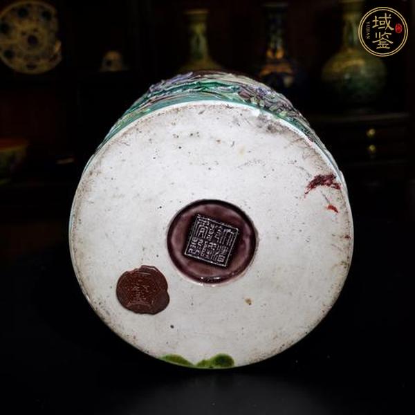 古玩陶瓷民國(guó)·素三彩堆塑一路連科紋筆筒真品鑒賞圖