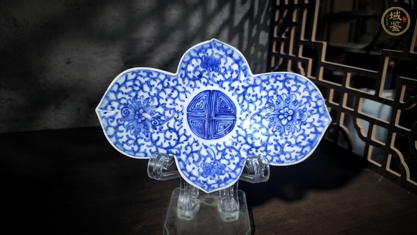 古玩陶瓷清乾隆·青花纏枝花卉紋元寶茶船真品鑒賞圖
