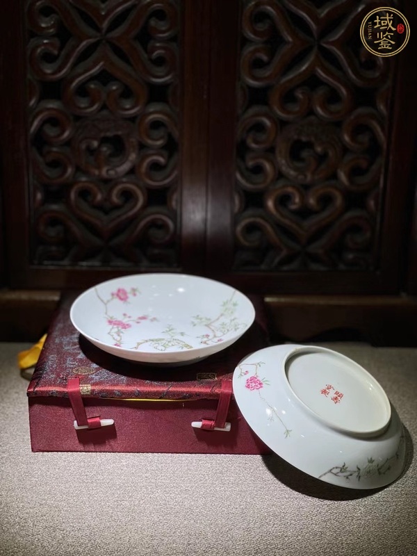 古玩民國(guó) 粉彩花卉紋盤(pán)真品鑒賞圖
