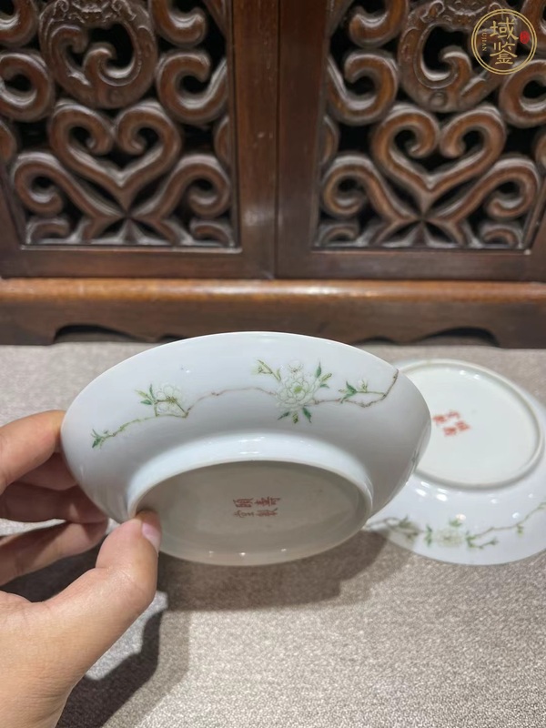 古玩陶瓷民國 粉彩花卉紋盤真品鑒賞圖