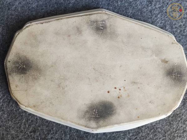 古玩陶瓷花間壽字紋粉彩盤真品鑒賞圖