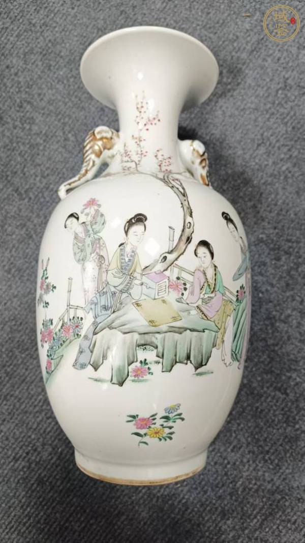 古玩陶瓷粉彩桃花仕女人物紋瓶真品鑒賞圖