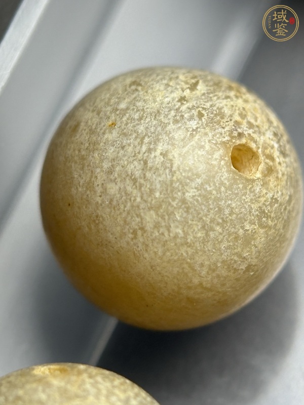 古玩玉器明代滿灰皮玉珠子真品鑒賞圖