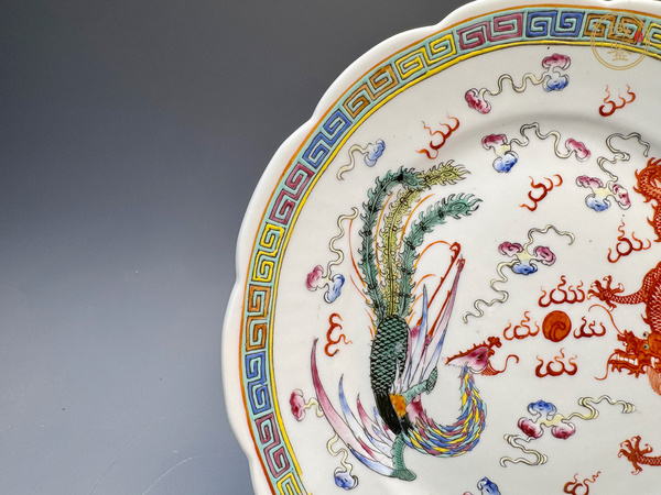 古玩陶瓷民國(guó)時(shí)期·粉彩龍鳳呈祥云紋花口盤(pán)真品鑒賞圖