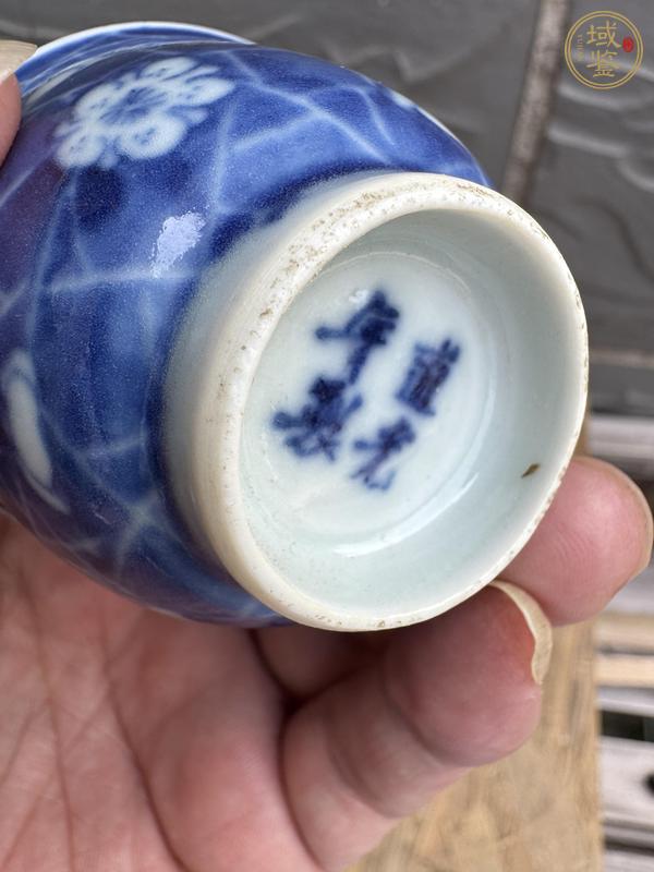 古玩陶瓷青花冰梅圖茶杯真品鑒賞圖