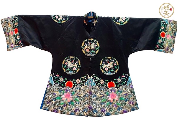 古玩刺繡衣服真品鑒賞圖