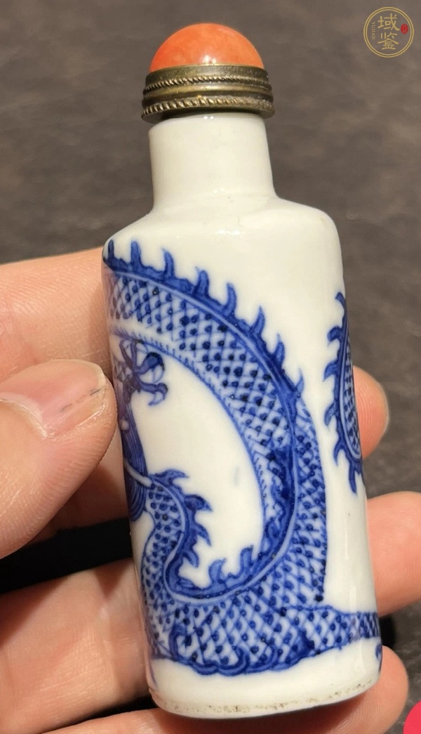 古玩陶瓷青花龍紋鼻煙壺真品鑒賞圖