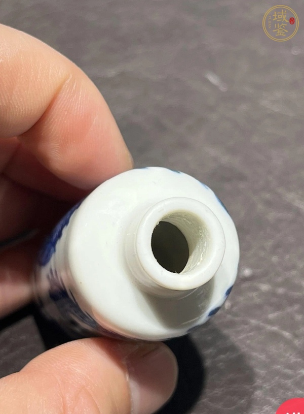 古玩陶瓷青花龍紋鼻煙壺真品鑒賞圖