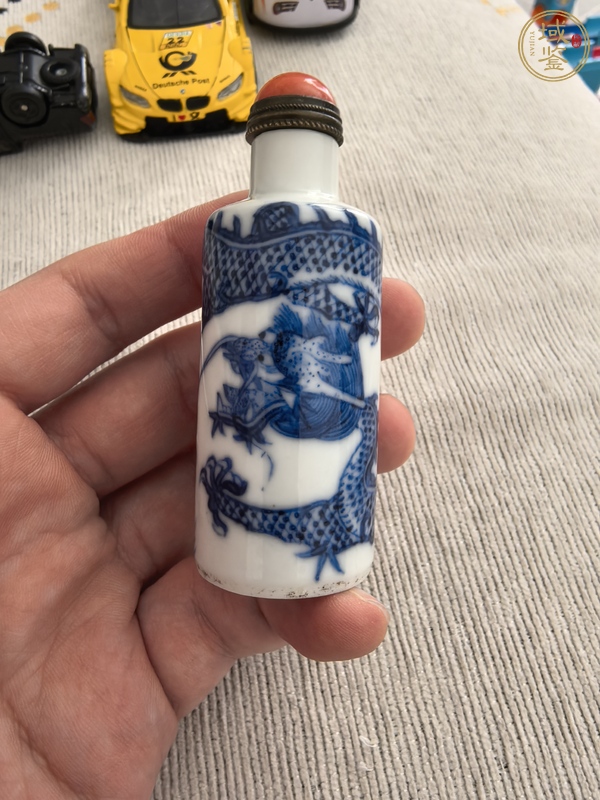 古玩陶瓷青花龍紋鼻煙壺真品鑒賞圖