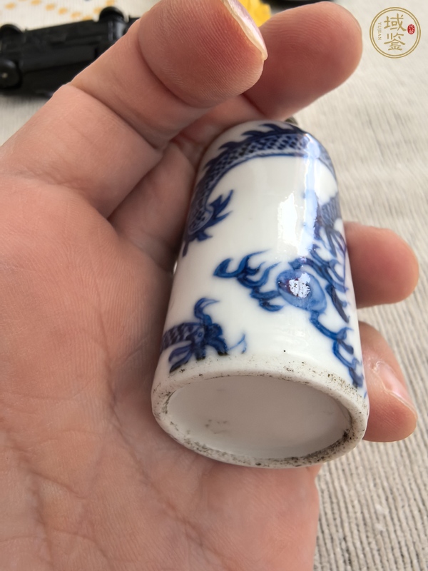 古玩陶瓷青花龍紋鼻煙壺真品鑒賞圖