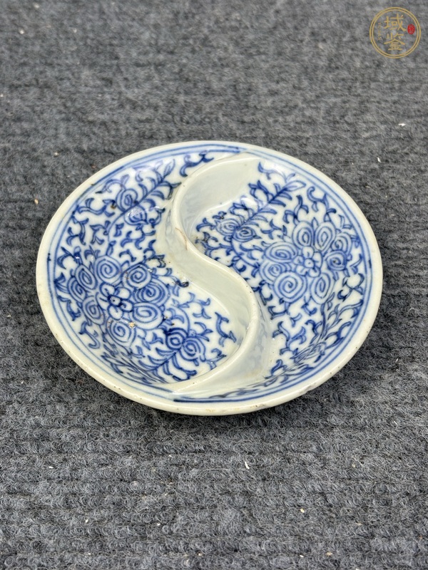 古玩青花纏枝蓮紋調(diào)色盤真品鑒賞圖