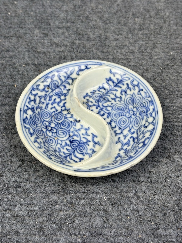 古玩陶瓷青花纏枝蓮紋調色盤拍賣,當前價格999元