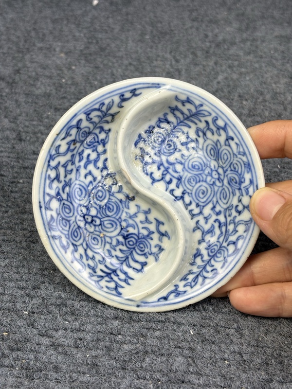 古玩陶瓷青花纏枝蓮紋調(diào)色盤拍賣，當(dāng)前價(jià)格999元