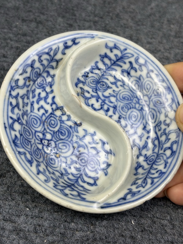 古玩陶瓷青花纏枝蓮紋調(diào)色盤拍賣，當(dāng)前價(jià)格999元