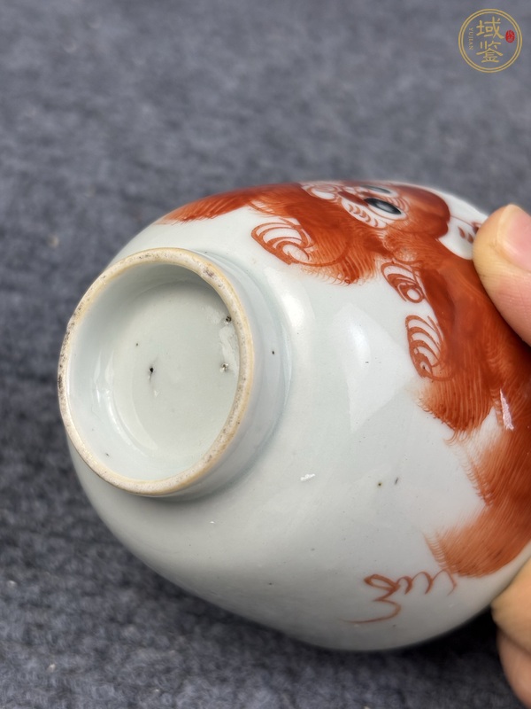 古玩陶瓷民國礬紅獅子杯真品鑒賞圖