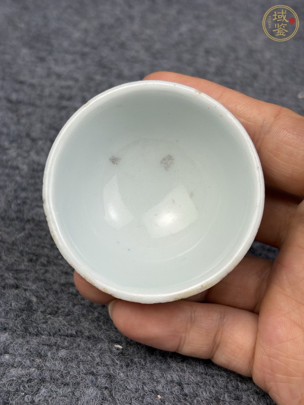 古玩陶瓷青花纏枝花卉紋壓手杯真品鑒賞圖