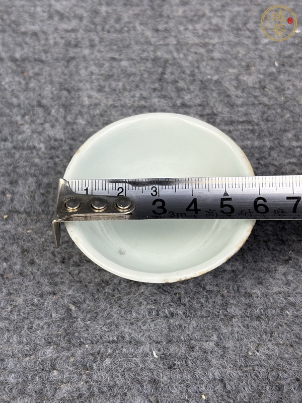 古玩陶瓷青花纏枝花卉紋壓手杯真品鑒賞圖