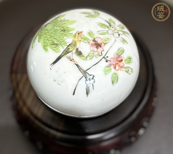 古玩陶瓷花鳥(niǎo)紋蓋盒真品鑒賞圖