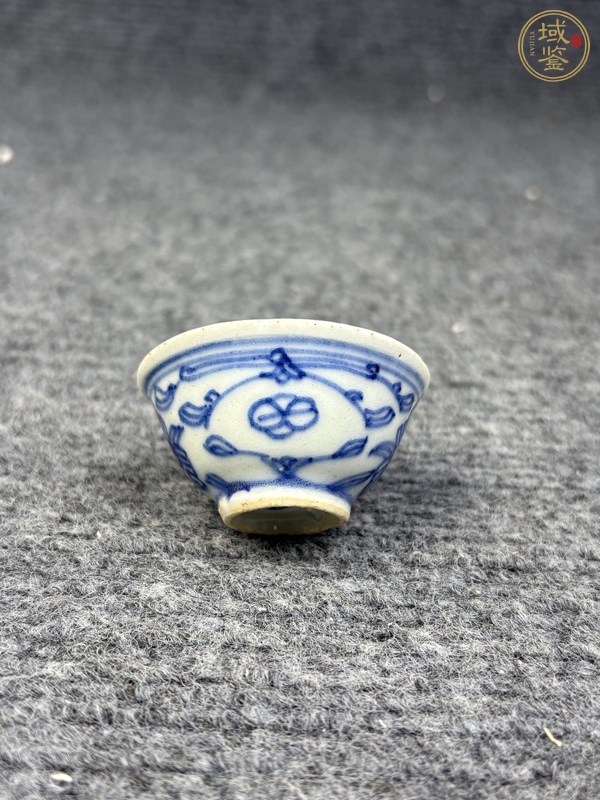 古玩陶瓷青花纏枝花卉紋小杯真品鑒賞圖