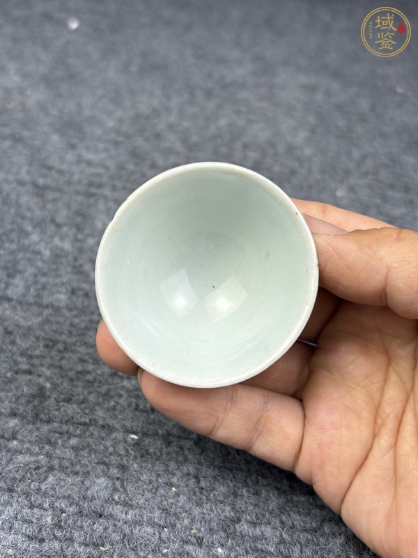 古玩陶瓷青花纏枝花卉紋小杯真品鑒賞圖