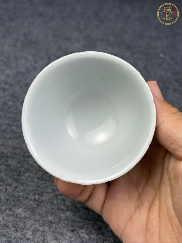 古玩陶瓷青花花卉紋壓手杯真品鑒賞圖