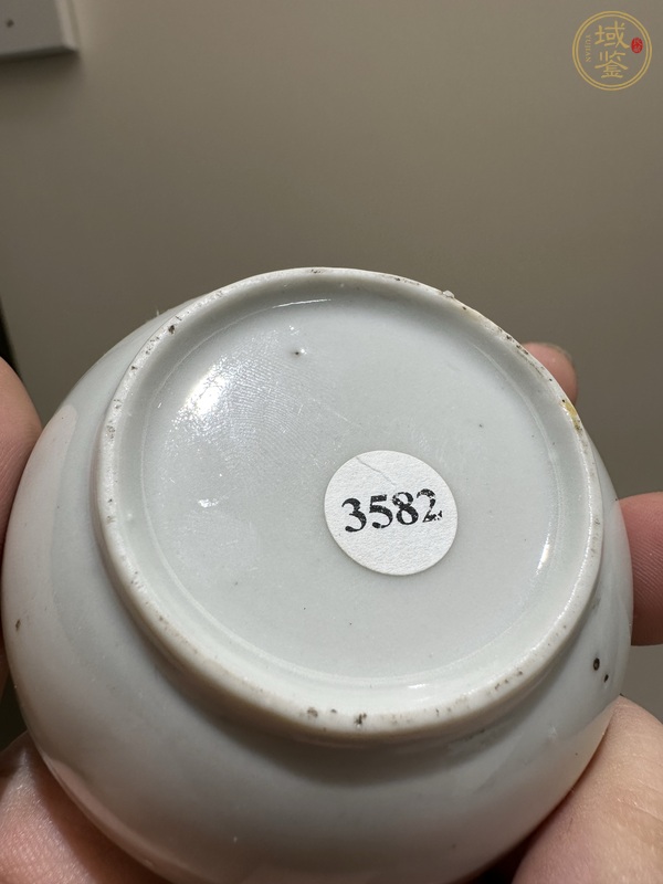 古玩陶瓷花鳥(niǎo)紋蓋盒真品鑒賞圖