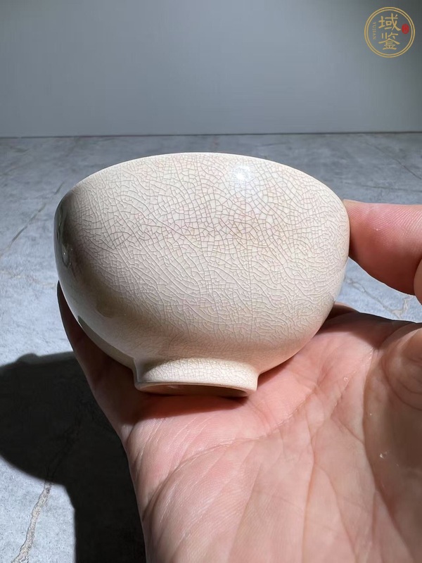 古玩陶瓷哥釉杯真品鑒賞圖