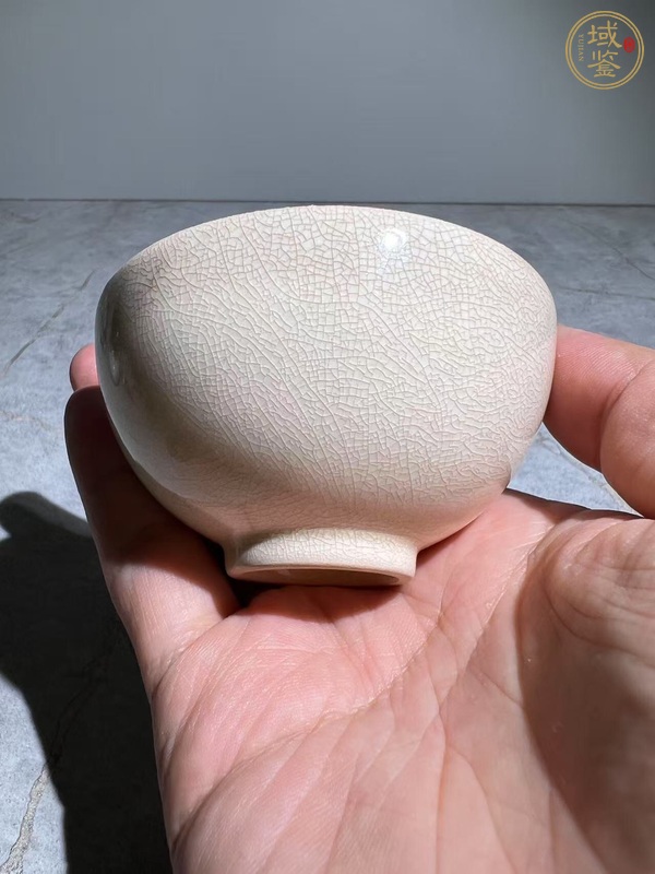 古玩陶瓷哥釉杯真品鑒賞圖