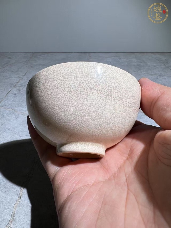 古玩陶瓷哥釉杯真品鑒賞圖
