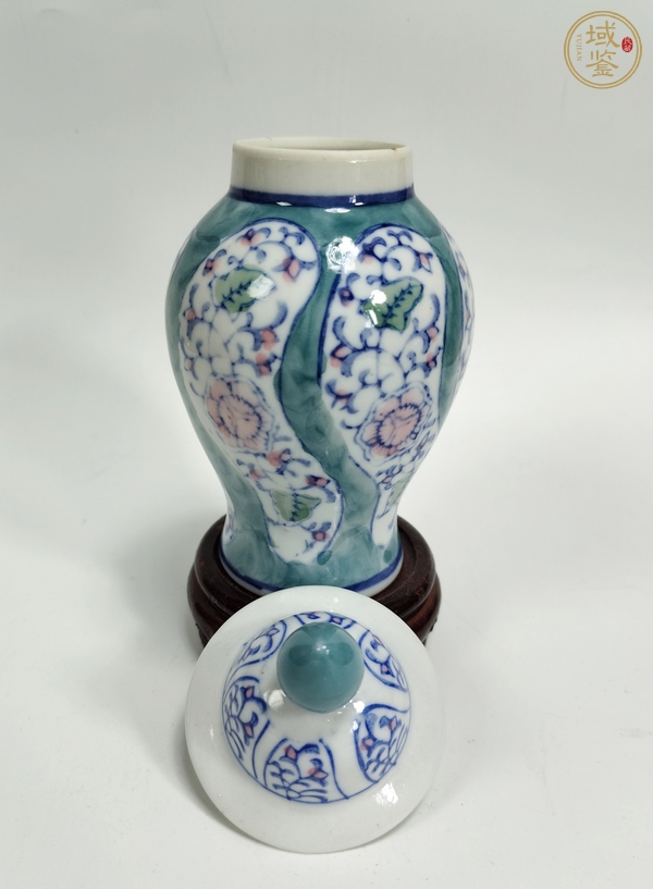 古玩陶瓷青花加彩花卉紋蓋瓶真品鑒賞圖