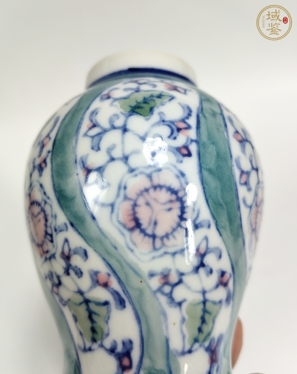 古玩陶瓷青花加彩花卉紋蓋瓶真品鑒賞圖