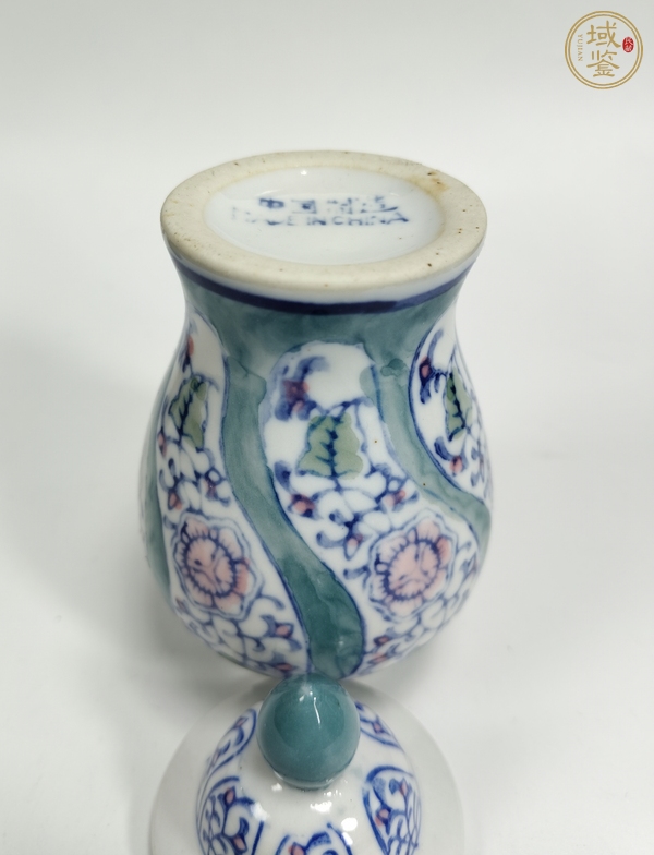 古玩陶瓷青花加彩花卉紋蓋瓶真品鑒賞圖